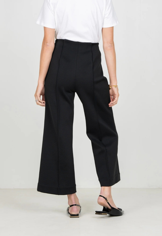 Cropped Piper Black Emily Mccarthy