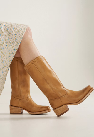 The Charlie in Camel Cowhide Tecovas
